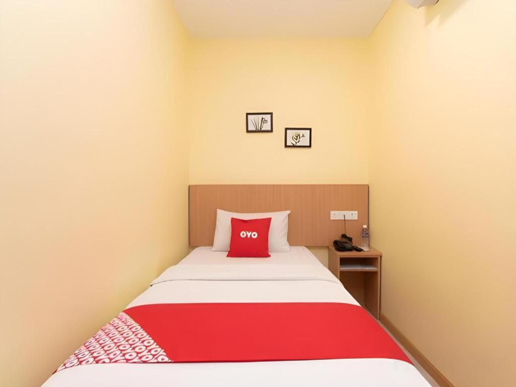 Oyo 44100 Hotel Casavilla Petaling Jaya Exterior photo