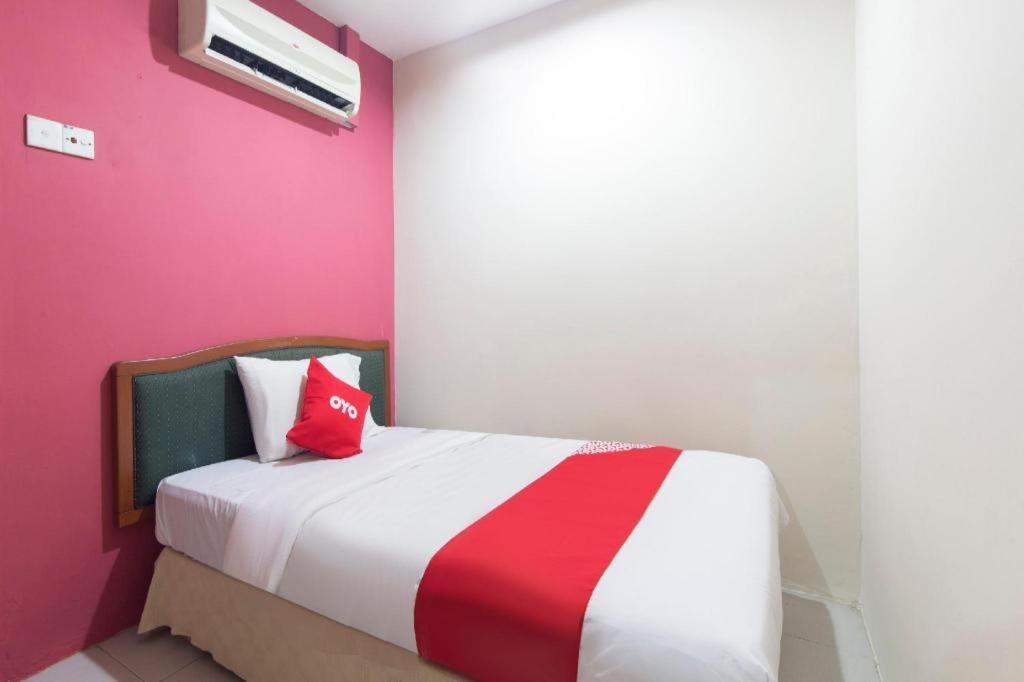 Oyo 44100 Hotel Casavilla Petaling Jaya Exterior photo