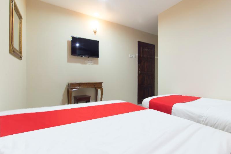 Oyo 44100 Hotel Casavilla Petaling Jaya Exterior photo